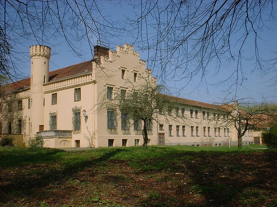 Petzow Schloss O