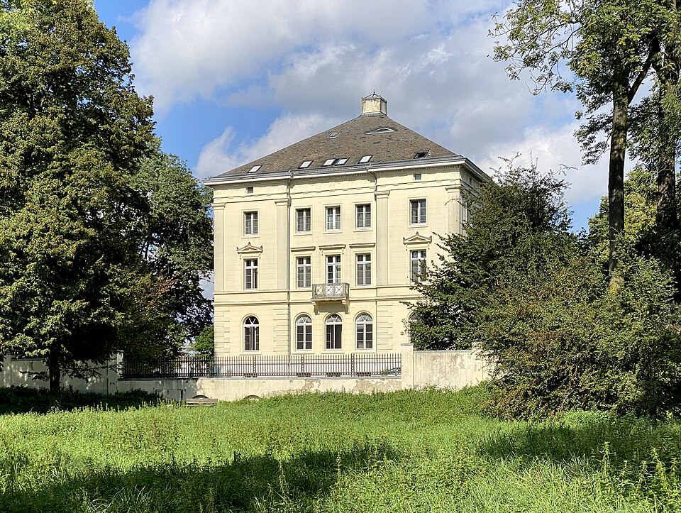 Schloss Mickeln