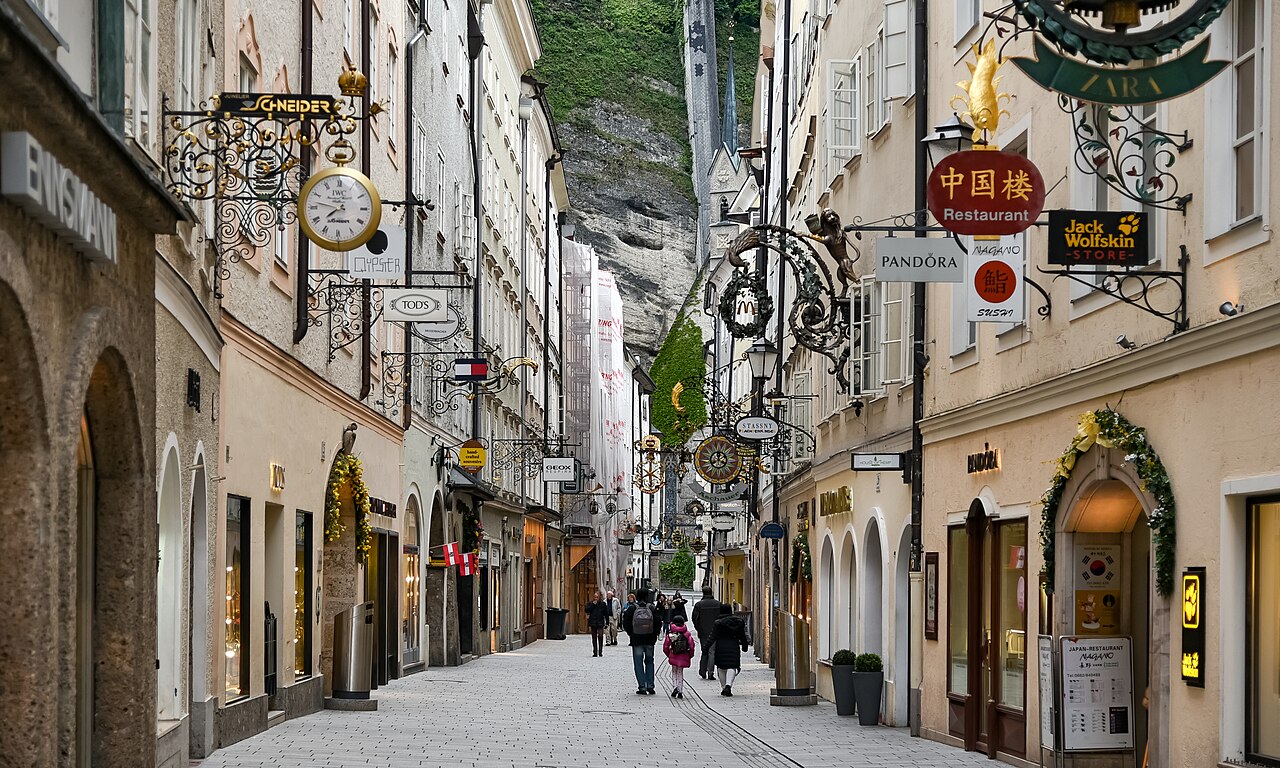 A view from Getreidegasse