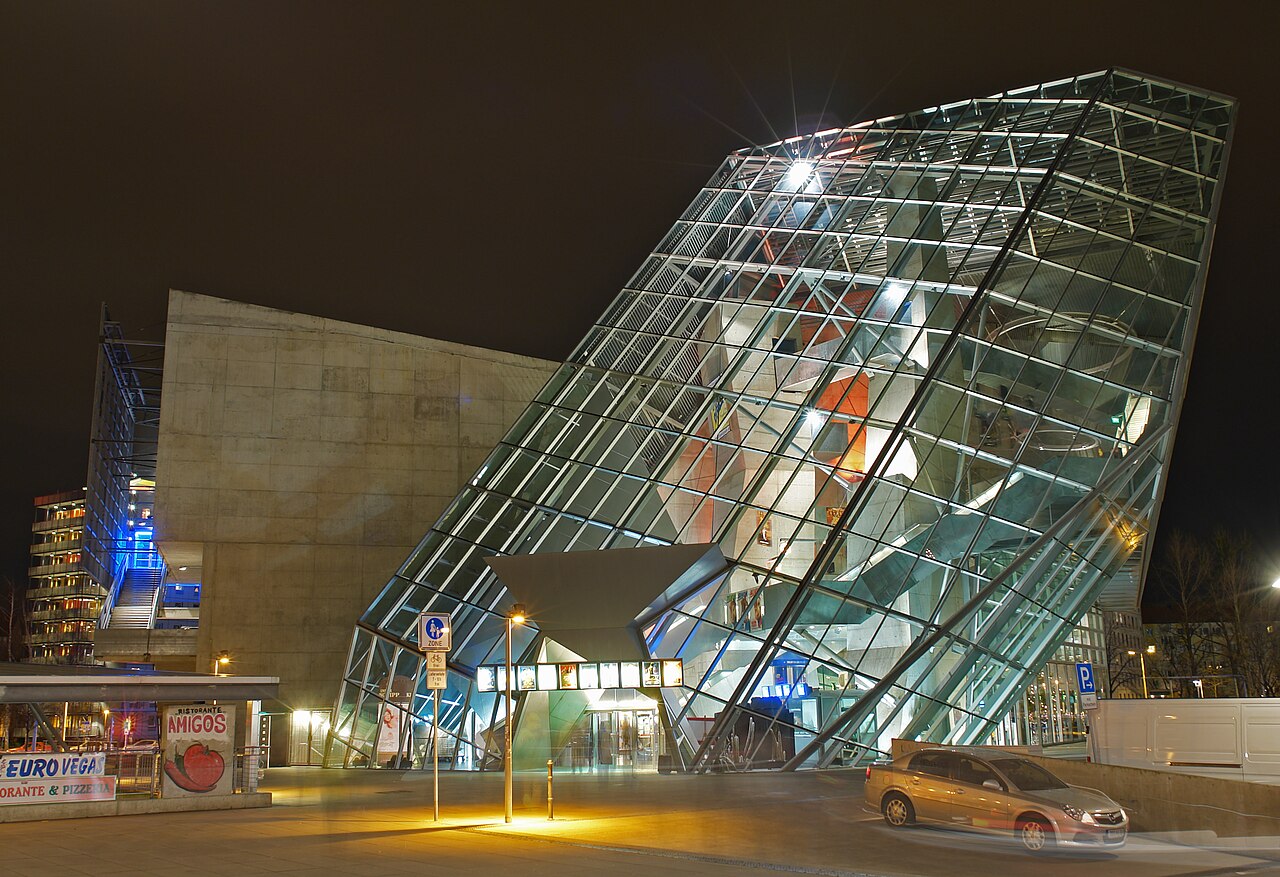 Dresden Kristallpalast nigh