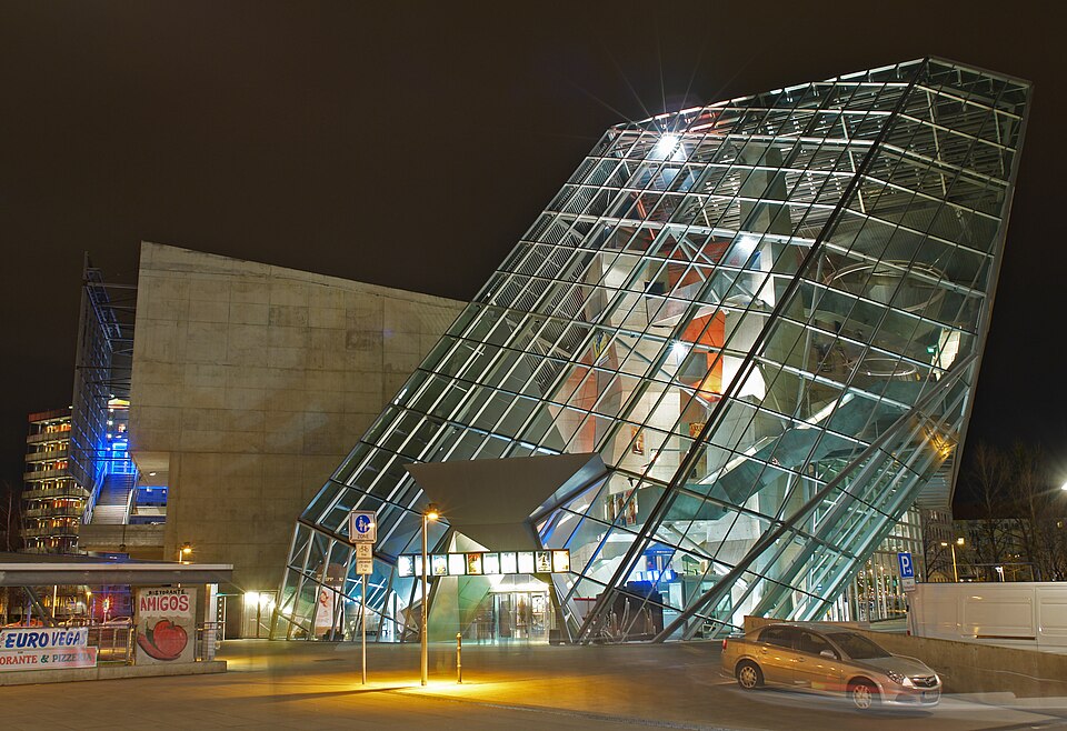 Dresden Kristallpalast nigh