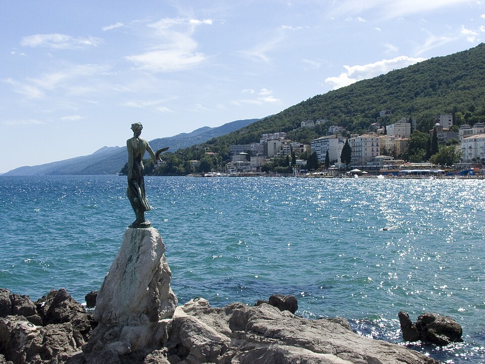 Opatija Statue