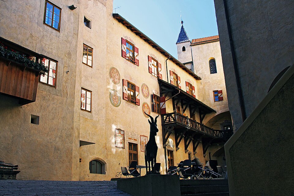 Bruneck castle courtyard