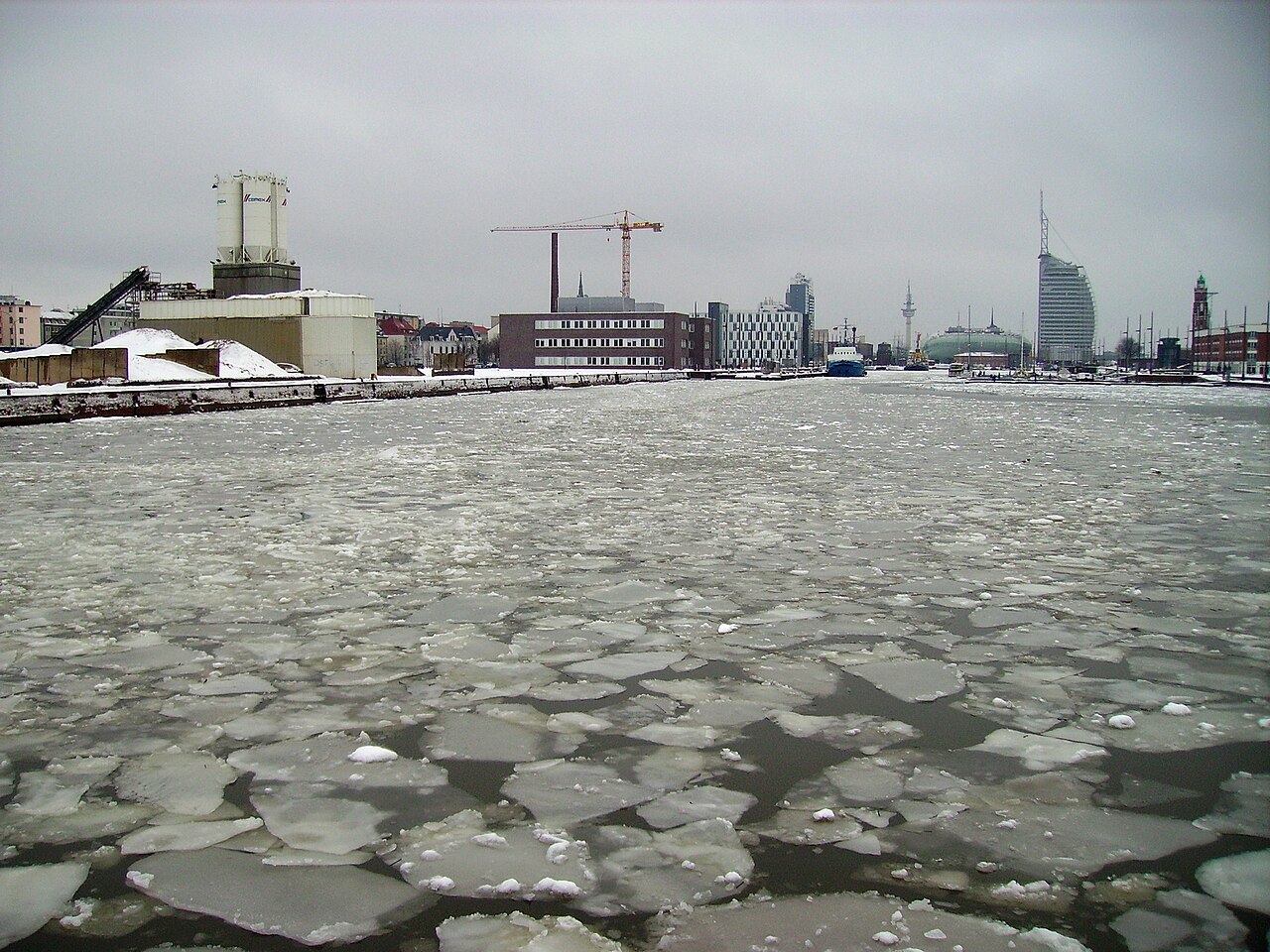 Neuer Hafen Bremerhaven icy