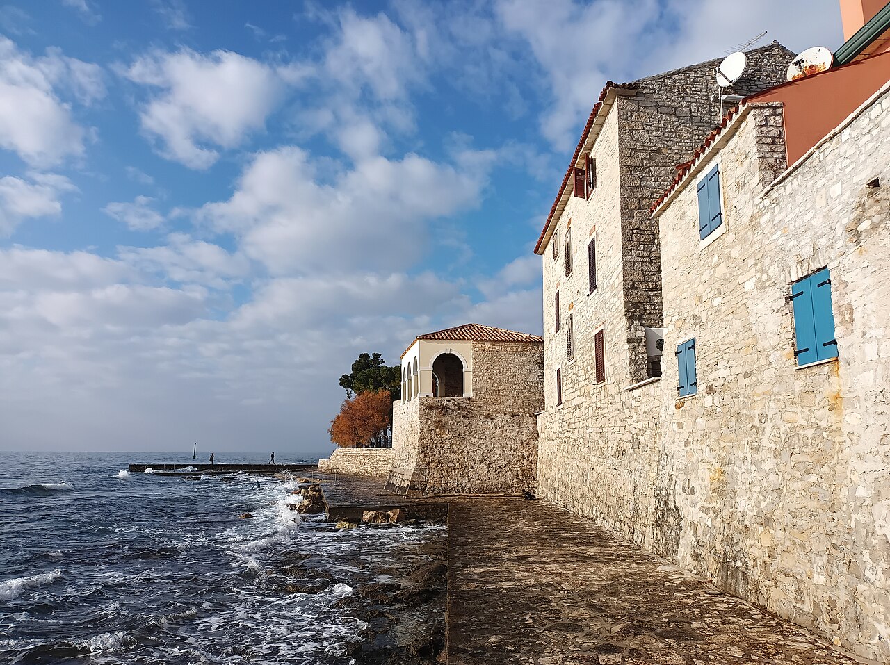 Novigrad town wall