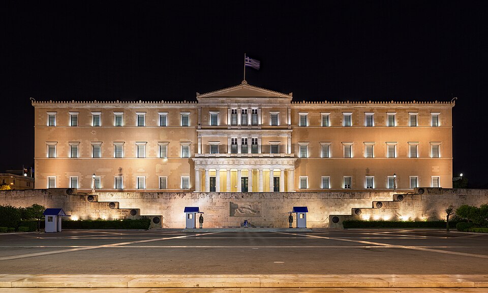 Griechisches Parlament nachts