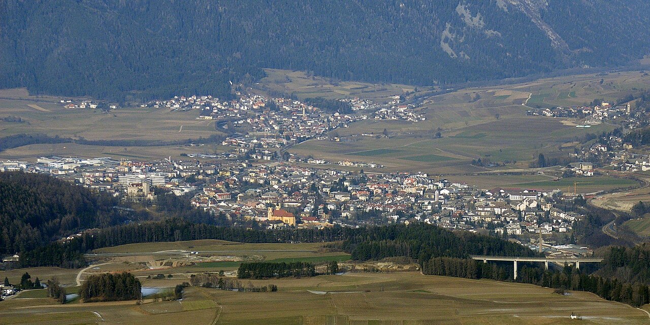 Bruneck von Süden