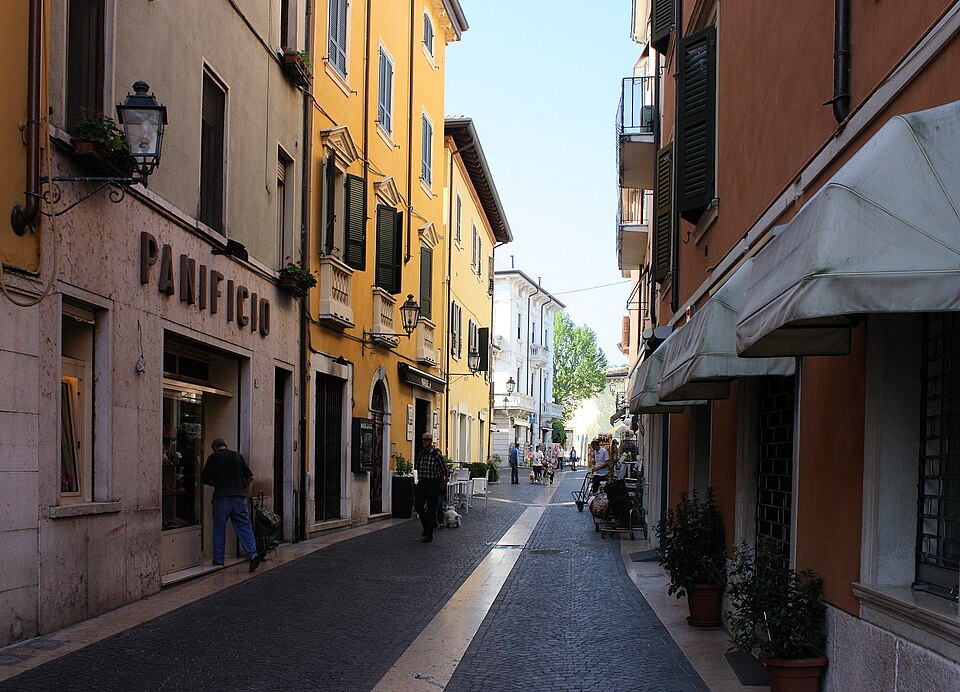 Piazza San Marco Peschiera del Garda Verona Italien
