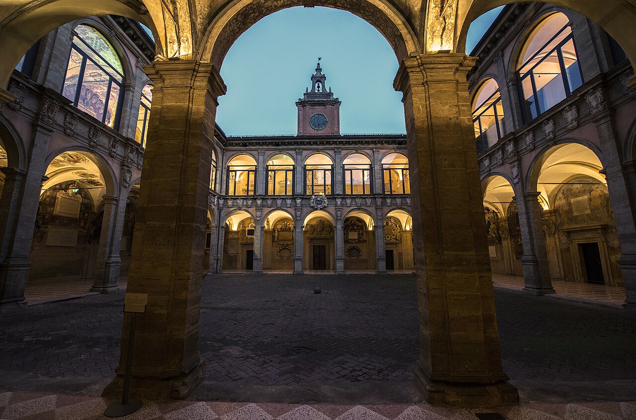 Archiginnasio ora blu Bologna